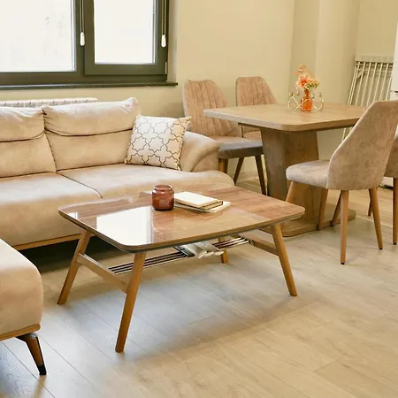 Apartment 2br Centralside Retreat With Free Private Parking
