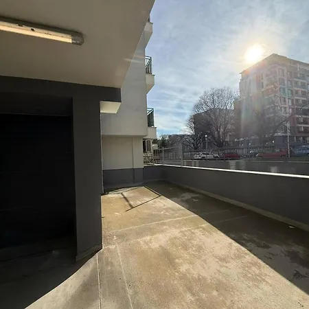2br Centralside Retreat With Free Private Parking Apartment